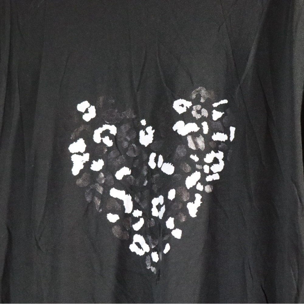 Banana Republic black t-shirt with animal print heart, size large - Picture 4 of 9